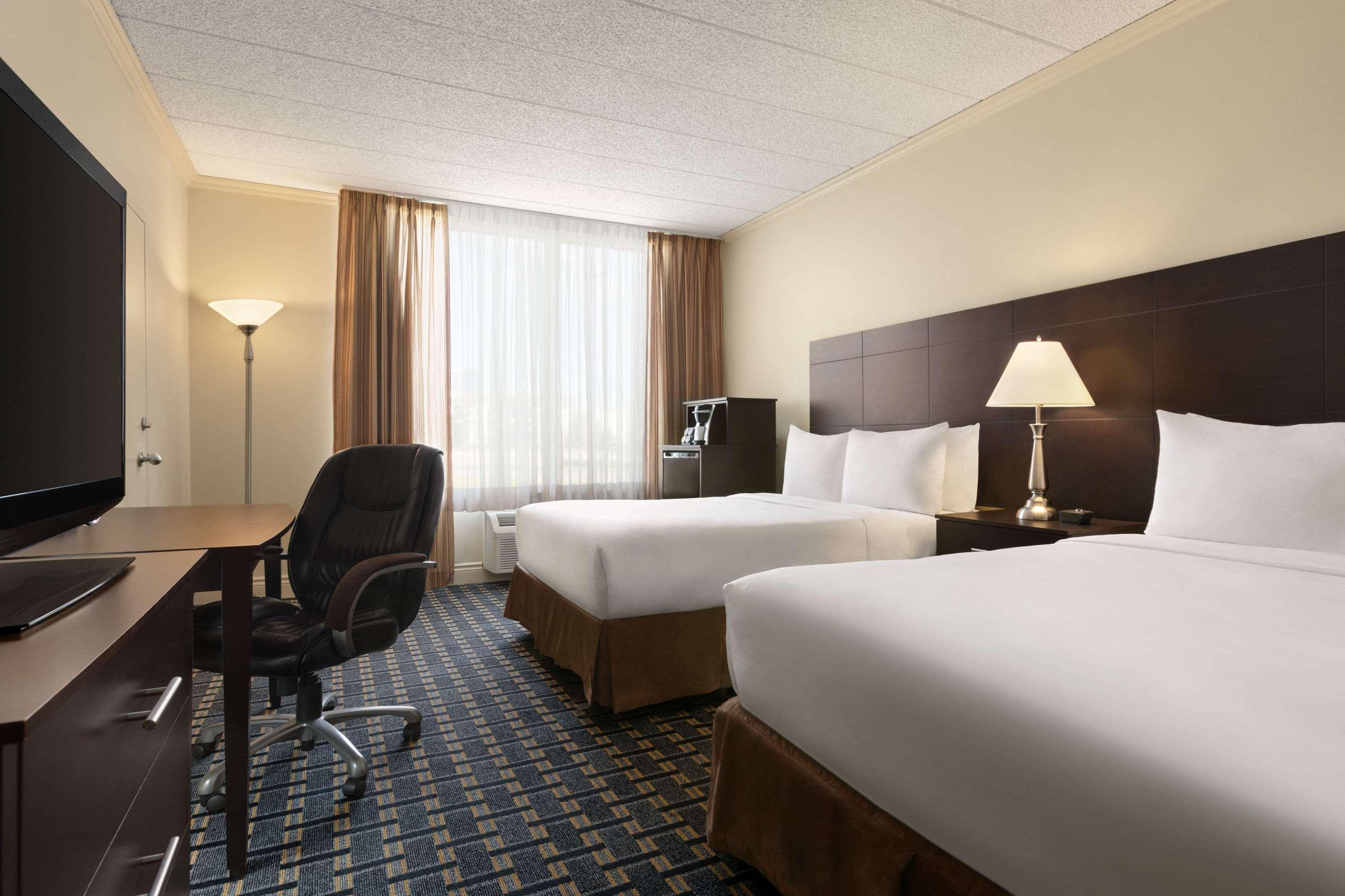 Travelodge By Wyndham Quebec City Hotel & Convention Centre מראה חיצוני תמונה