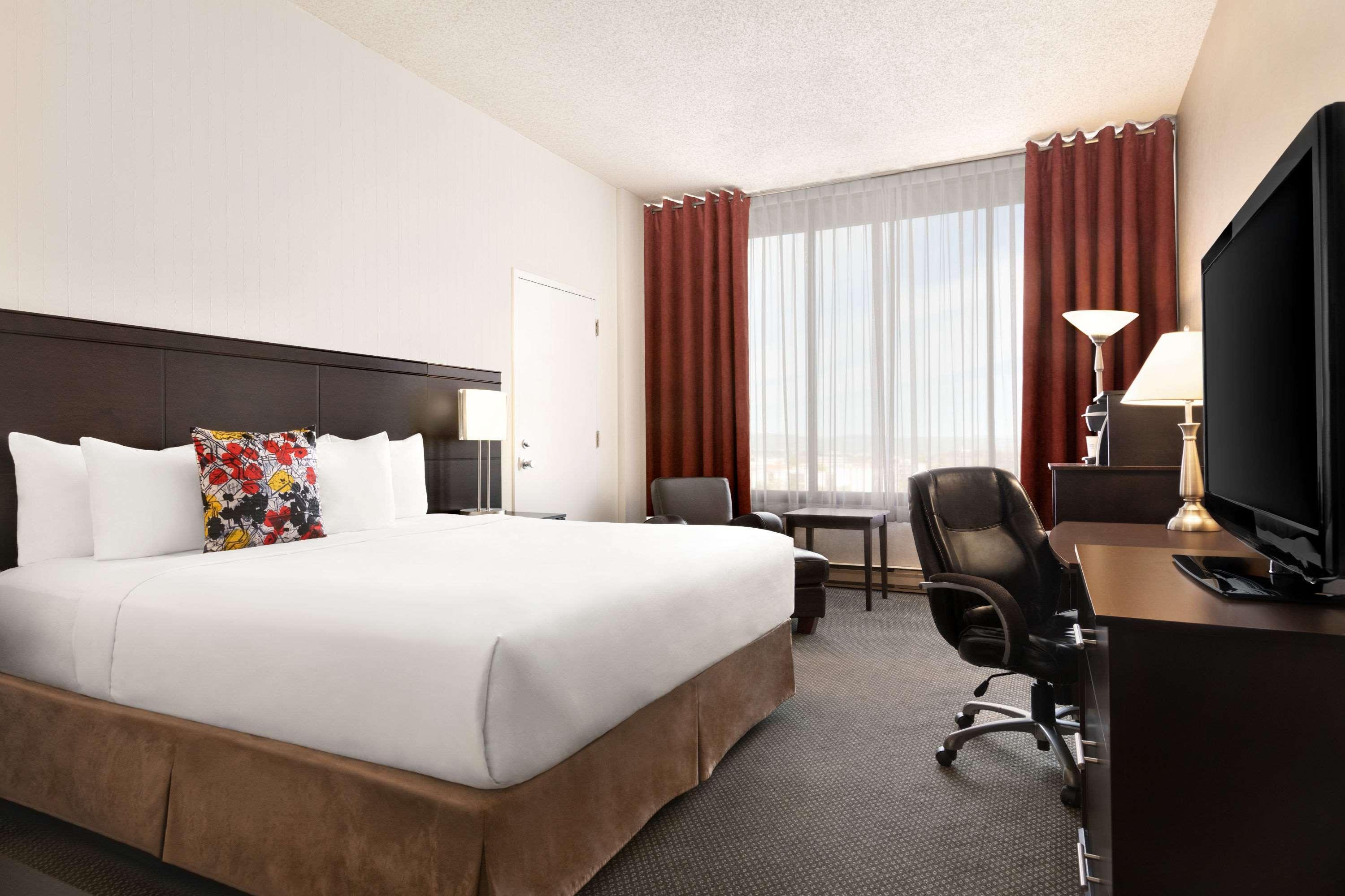 Travelodge By Wyndham Quebec City Hotel & Convention Centre מראה חיצוני תמונה