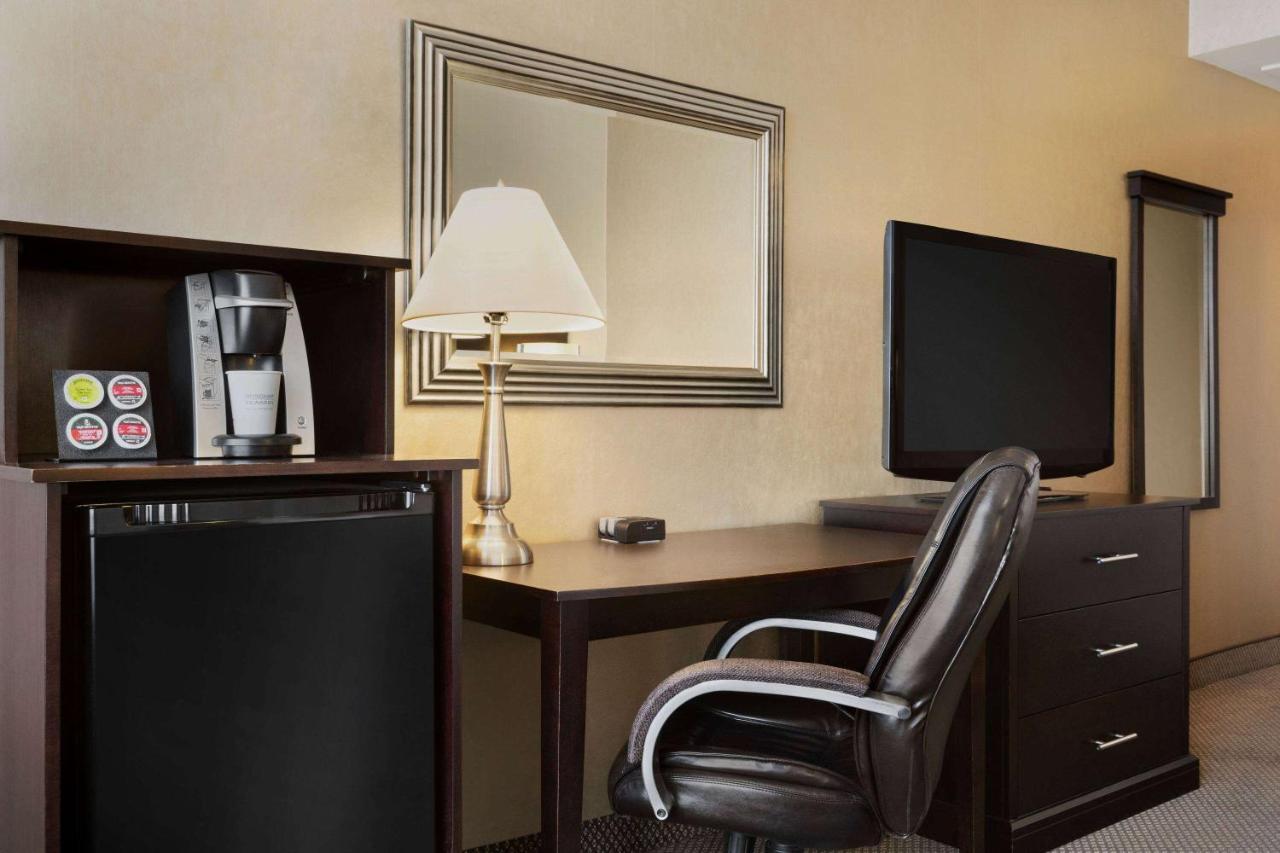 Travelodge By Wyndham Quebec City Hotel & Convention Centre מראה חיצוני תמונה