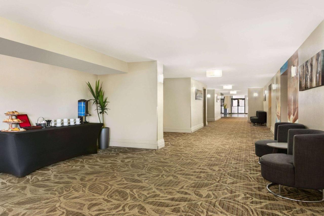 Travelodge By Wyndham Quebec City Hotel & Convention Centre מראה חיצוני תמונה