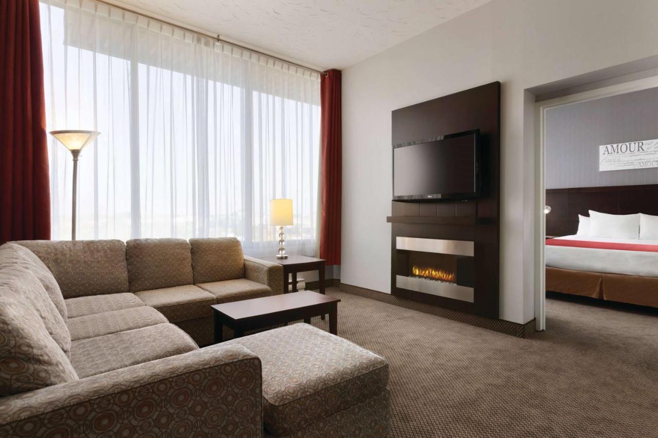 Travelodge By Wyndham Quebec City Hotel & Convention Centre מראה חיצוני תמונה