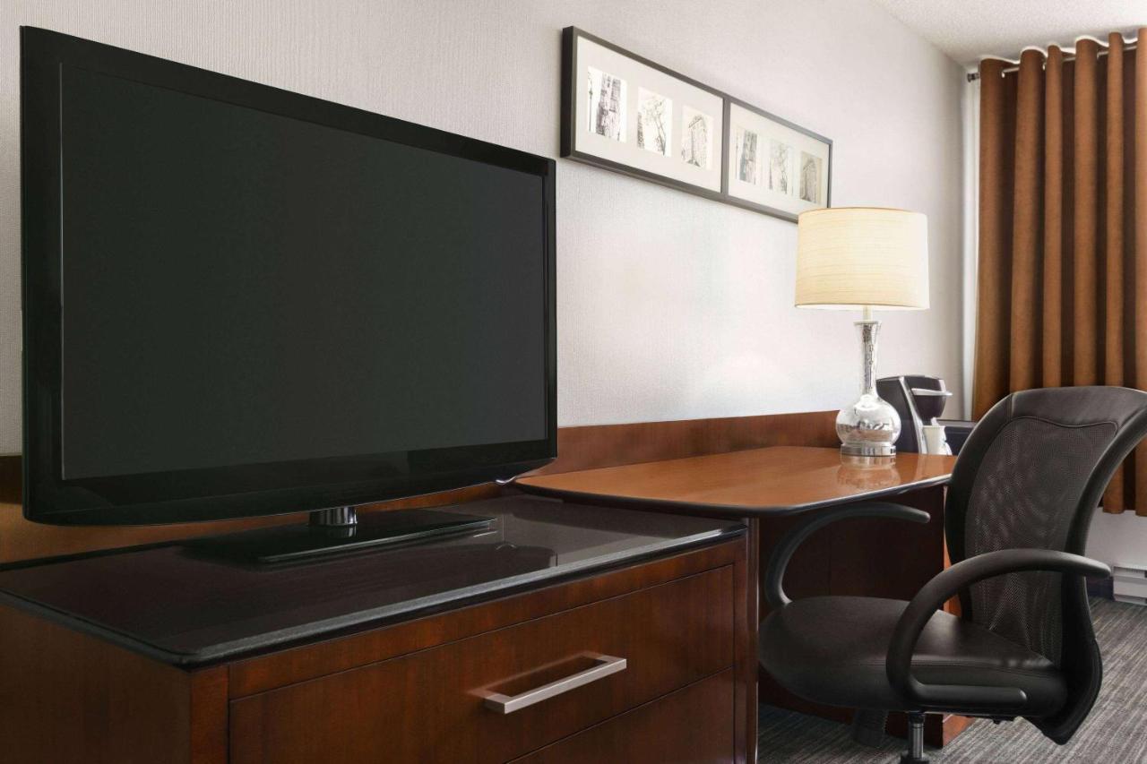 Travelodge By Wyndham Quebec City Hotel & Convention Centre מראה חיצוני תמונה