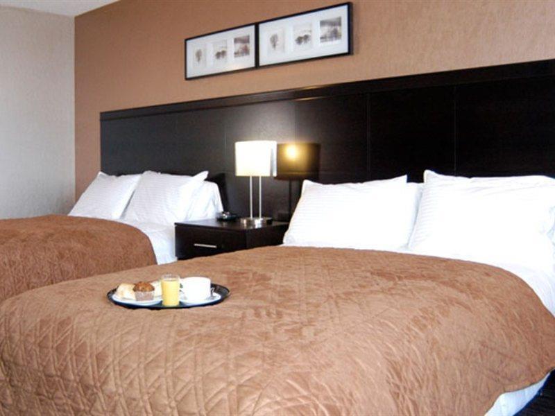 Travelodge By Wyndham Quebec City Hotel & Convention Centre מראה חיצוני תמונה