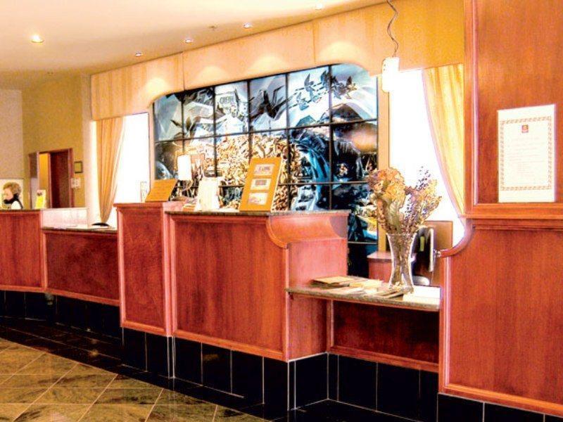 Travelodge By Wyndham Quebec City Hotel & Convention Centre מראה חיצוני תמונה