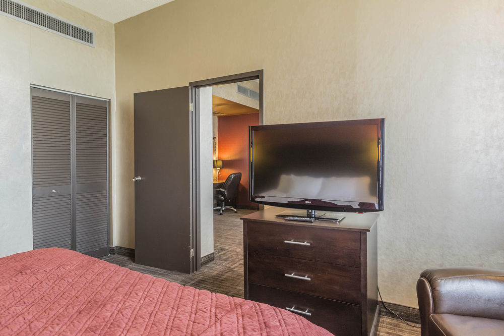 Travelodge By Wyndham Quebec City Hotel & Convention Centre מראה חיצוני תמונה