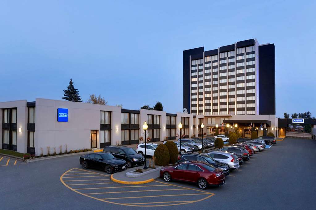 Travelodge By Wyndham Quebec City Hotel & Convention Centre מראה חיצוני תמונה